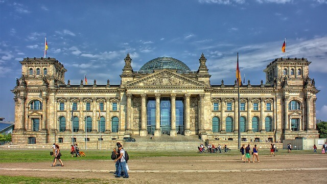 Bundesregierung warnt vor Kündigung der Lebensversicherung